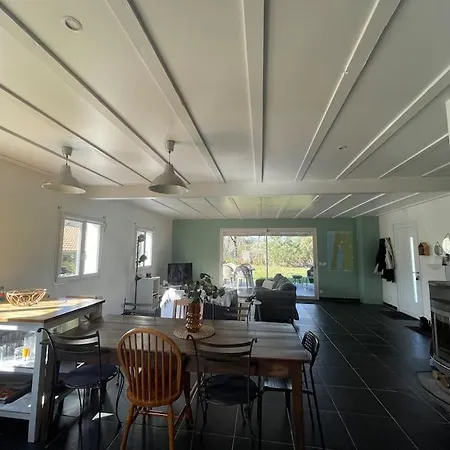 Maison Proche Du ! Holiday home